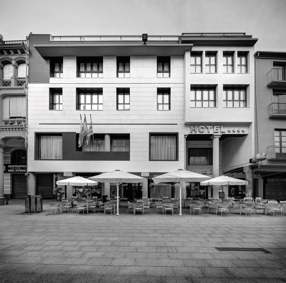 Gran Hotel Ciudad De Barbastro Esterno foto