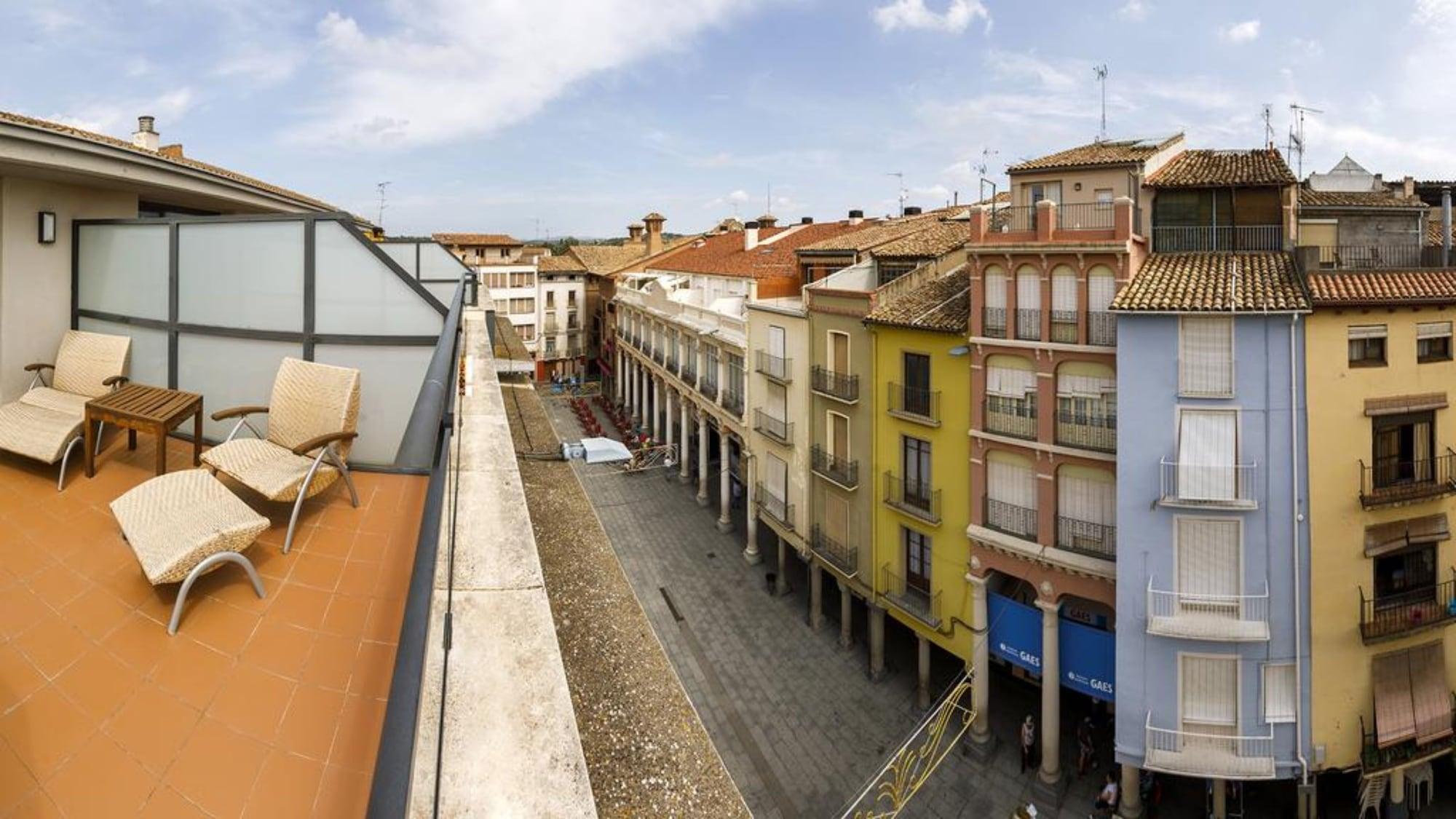 Gran Hotel Ciudad De Barbastro Esterno foto