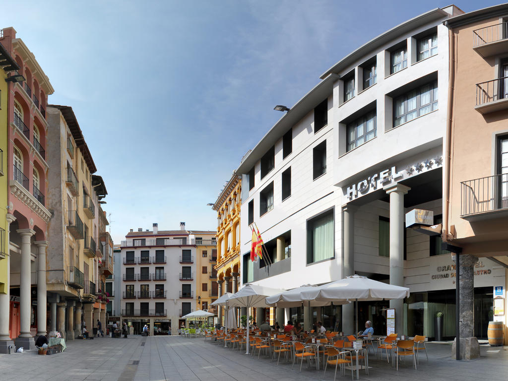 Gran Hotel Ciudad De Barbastro Esterno foto