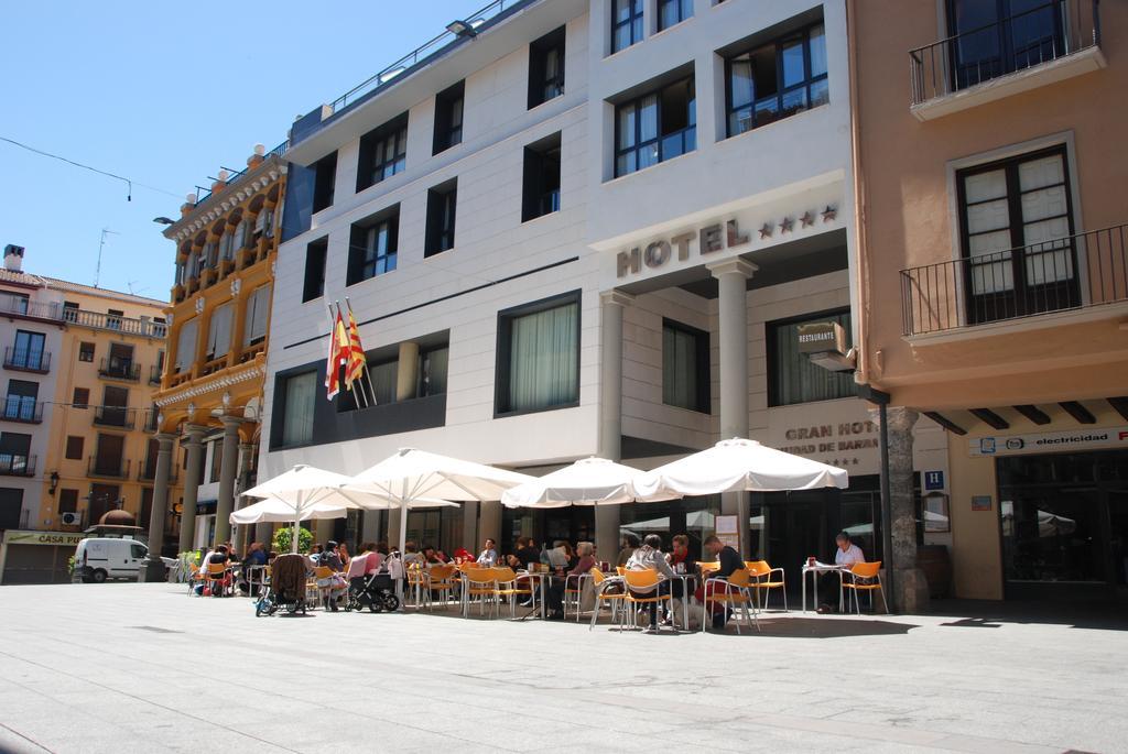 Gran Hotel Ciudad De Barbastro Esterno foto